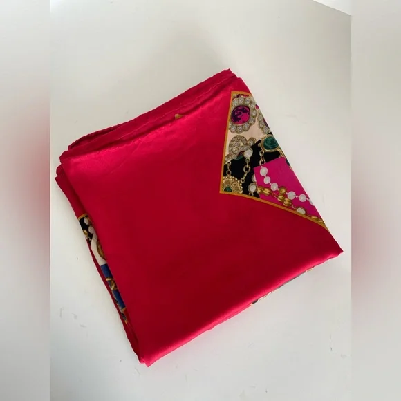 CHANEL Signature CC Jewelry Classic Graphic Design Scarf - Picture 5 of 12